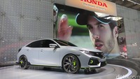 Terakhir di kategori World Family Car of The Year atau mobil keluarga, para wanita kembali memilih mobil Honda, yakni Honda Civic sebagai yang terbaik.Foto: M Luthfi Andika
