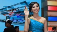 SPG di booth Daihatsu, GIIAS 2016. Foto: Dadan Kuswaraharja