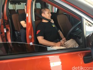 Trik Aman Duduk di Mobil Taksi atau Taksi Online
