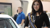 Kalau yang ini Miss Congeniality,Daniella yang mewakili Audi di booth PT Garuda Mataram Motors (Audi)Foto: Dadan Kuswaraharja