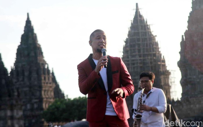 Gelaran musik Prambanan Jazz tahun ini menampilkan sederetan musisi terbaik dalam negeri. Tak hanya itu, ada pula penampilan spesial dari Boyz II Men juga Rick Price yang meramaikan acara. Yuk, simak penampilan mereka!