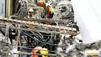 Selokan yang berlokasi di Jalan Mangga Besar 1, Tamansari, Jakarta Barat sedang dalam proses perbaikan.