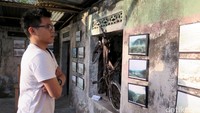 Setelah sampai mereka dapat menyaksikan barang-barang sisa kejadian letusan Merapi, foto-foto hingga cerita dari petugas setempat.