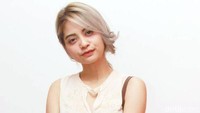 Meski begitu, ibu satu anak itu tetap terlihat cantik. Pool/Gus Mun/detikFoto.