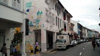 Foto: Salah satu gedung bahkan ada yang dihiasi dengan mural trendi ini. Cocok sekali sebagai lokasi foto-foto, istilahnya Instagramable banget! (Wahyu/detikTravel)