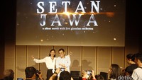 Garin Nugroho dan Abigail Asmara menggelar jumpa pers terkait film terbarunya di Galeri Indonesia Kaya, Jakarta, Senin (22/8/2016).