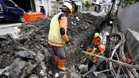 Perbaikan selokan dilakukan sebagai upaya untuk mencegah saat terjadinya banjir. 