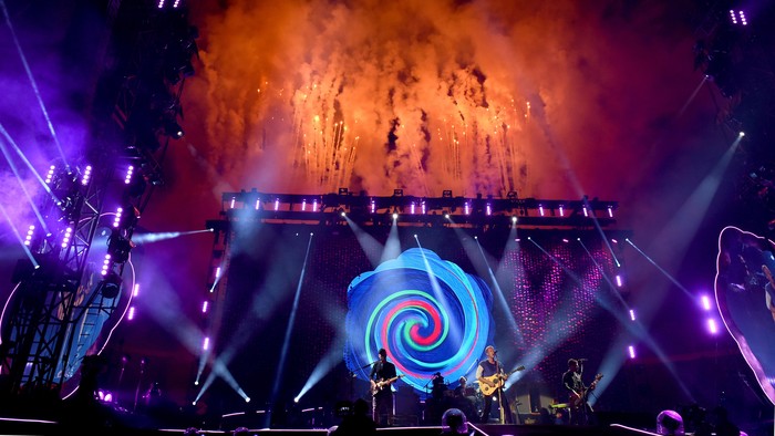 Rian DMASIV Nonton Coldplay di Singapura