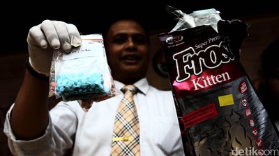Polisi Ungkap Penjualan Ekstasi Dikemas Makanan Kucing