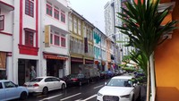 Foto: Banyaknya kafe, bar dan restoran kekinian di Keong Saik, menjadikan kawasan ini sebagai tempat nongkrong yang asyik di Singapura. Banyak anak muda lokal Singapura, pekerja kantoran, sampai wisman terlihat memadati kawasan ini, terutama saat jam makan siang (Wahyu/detikTravel)