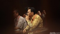 Penafsiran yang mewajibkan cuti tersebut adalah tidak wajar karena pada hakikatnya cuti merupakan suatu hak sebagaimana tercermin pada hak PNS yang diatur dalam Undang-Undang Nomor 5 Tahun 2014 tentang Aparatur Sipil Negara.