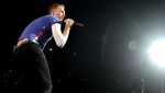 Rekaman Suara Charlie Chaplin sampai Muhammad Ali di Konser Coldplay