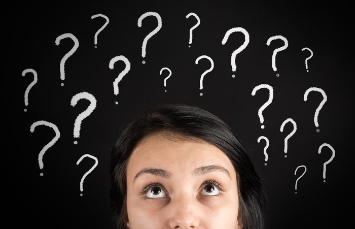 Ilustrasi Wanita Bingung Confused woman and question marks high quality studio shot
