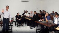 Direktur Institut Kepimpinan Soekarno (IKS) Prof Ryaas Rasyid (kiri) juga hadir dalam pembukaan tersebut.