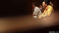 Gubernur DKI Basuki Tjahaja Purnama (Ahok) tiba di Mahkamah Konstitusi (MK) untuk menghadiri sidang pendahuluan terkait gugatan uji materi tentang cuti kampanye bagi incumbent.
