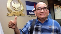 Demokrat kemudian menepis klaim Ruhut. Waketum PD, Syarief Hasan menyebut Ruhut sudah diberhentikan penuh dari PD. 