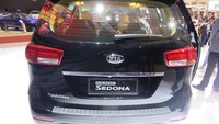 Bagian belakang KIA Grand Sedona.