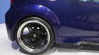 Di bagian kaki-kaki, Icon Datsun Xplore Your Style memanfaatkan pelek SSR special order berukuran 19 inci. Pelek yang besar didukung dengan rem Brembo 4 Pot with custom CNC Brackets. Pelek juga dihias dengan spike lugnuts. Pelek depan dibungkus dengan ban GT Radial Champiro HPY berukuran 215/35 R19. Dan ban belakang menggunakan ban GT Radial Champiro HPY berukuran 235/35 R19.