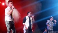 Tak salah memang jika band pelantun Cerita Cinta itu menjadi penutup pagelaran Prambanan Jazz 2016 di Komplek Taman Wisata Candi Prambanan, Yogyakarta, Senin (22/8/2016) dini hari. Pool/Gus Mun/detikFoto.