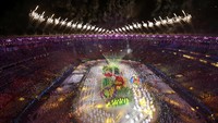 Penutupan Olimpiade Rio 2016 berlangsung meriah. REUTERS/Fabrizio Bensch.