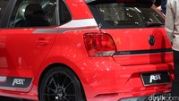 Mobil dimodifikasi bagian luar dan dalamnya dengan terinspirasi dari ABT. Foto: Dadan Kuswaraharja
