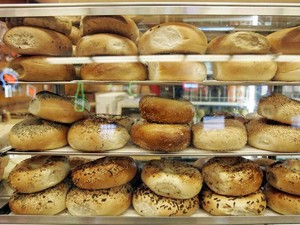 Apple Perbaiki Emoji Bagel yang Bikin Netizen Marah