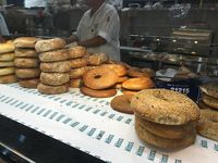 Wouw! Bagel Pizza Jumbo Ini Beratnya Mencapai 2,7 Kg