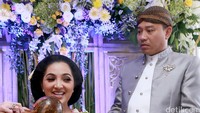 Ashanty pun berganti pakaian untuk menjalani prosesi siraman. Pool/Palevi S/detikFoto.