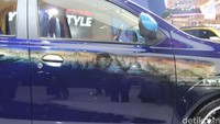 Desain eksterior mobil ini dikerjakan oleh Musa Tjahjono yang berkolaborasi dengan Signal Custom. Mobil ini memiliki warna bodi water blue dengan Nusantara Graphic yang dikerjakan oleh Signal Custom.