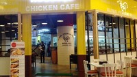 Hoolala Chicken Cafe asal Korea belum lama buka di Gandaria City Mall. Terlihat bagian depan restoran didominasi warna kuning terang dan hitam. Interiornya memakai konsep industrial. 