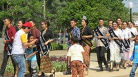 Foto: Parade Mojang dan Jajaka Bogor 2016 adalah momen langka di Taman Kencana. Banyak kegiatan kejutan di taman ini pada pagi hari (Fitraya/detikTravel)