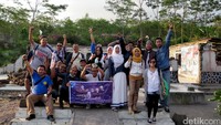 Tentunya kurang pas jika tak diabadikan dengan foto bersama Jikustikan.