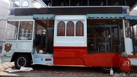 Bus ini akan digunakan untuk mengarak Tontowi, Lilyana, Sri Wahyuni Agustiani, dan Eko Yuli Irawan serta olimpian lainnya dari Bandara Soekarno-Hatta menuju Istana Negara.