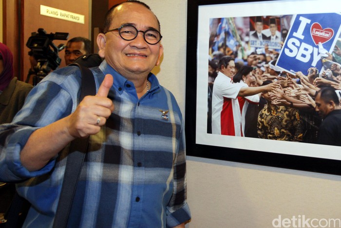 Ruhut Sitompul Ingin Masuk Tim Relawan Ahok-Djarot