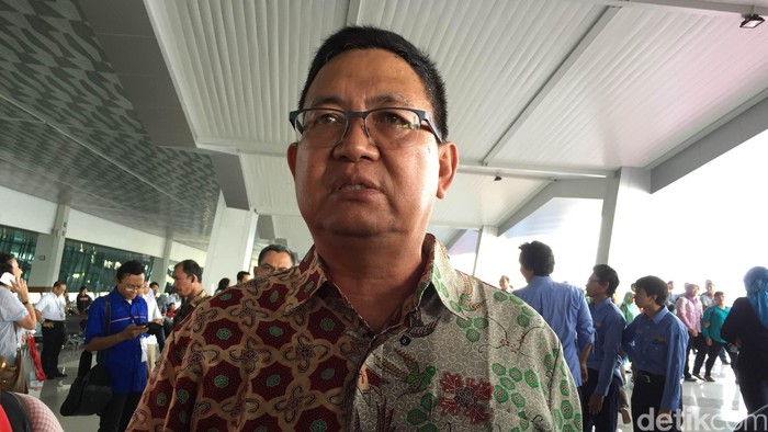 Lagu Indonesia Raya yang Berkumandang Dinihari di Depan Rumah Butet