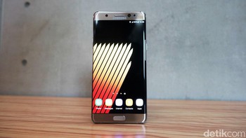 Samsung mengusung teknologi layar edge. Foto: detikINET/adifidarahman