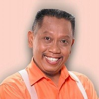 Berhasil kalahkan Ayu Ting Ting, Tukul Arwana rupanya memiliki kontrakan sekitar 200 pintu. Kontrakan milik Tukul sendiri tersebar di beberapa wilayah Jabodetabek. Kabarnya dari usaha kontrakannya itu Tukul berhasil memperoleh penghasilan sekitar Rp 500 juta per bulannya. Foto: Twitter @TukulWongNdeso