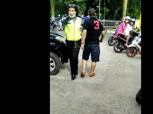 Ramai Polwan Pukul Pemotor Bandel, Polres Singkawang Sampaikan Penyesalan