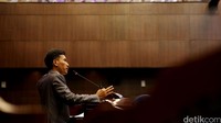Ketua KPAI Asrorun Niam memaparkan pandangan KPAI mengenai persoalan Lesbian, Gay, Biseks dan Transgender (LGBT).