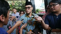 Irjen Kementrian Agama M Jasin memberikan keterangan kepada wartawan di Gedung KPK, Jakarta, Selasa (23/8/2016).