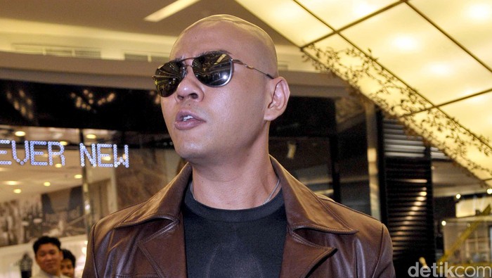 Deddy Corbuzier di kawasan Kemang