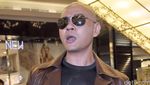 Jaket Kulit dan Kacamata Hitam Andalan Deddy Corbuzier
