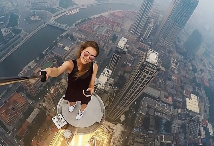 Angela Nikolau traveler