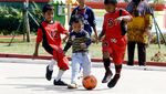Keseruan Anak Rusun Cipinang Bermain Bola