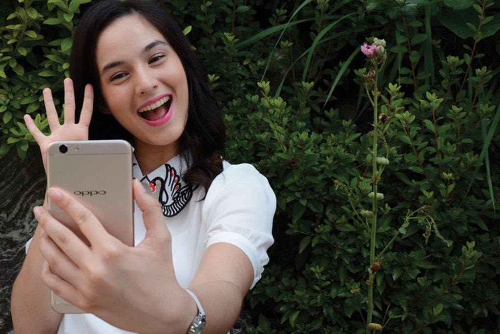 Chelsea Islan: Nature Beauty