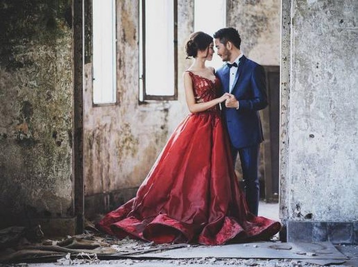 Pose Mesra Syahnaz dan Jeje Govinda Foto Prewedding 