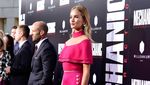 Seksinya Rosie Huntington-Whiteley di Karpet Merah