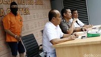 Direktorat Reserse Kriminal Khusus Polda Metro Jaya kembali membongkar praktek prostitusi online terselubung via website. 