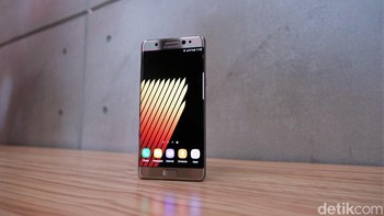 Varian Galaxy Note 7 yang didapat detikINET berwarna gold dengan kapasitas penyimpanan 64 GB. Foto: detikINET/adifidarahman