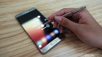 Ketika menggunakan S-Pen. Foto: detikINET/adifidarahman